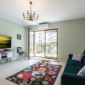 https://folk-apartment.warsawhotelspoland.com